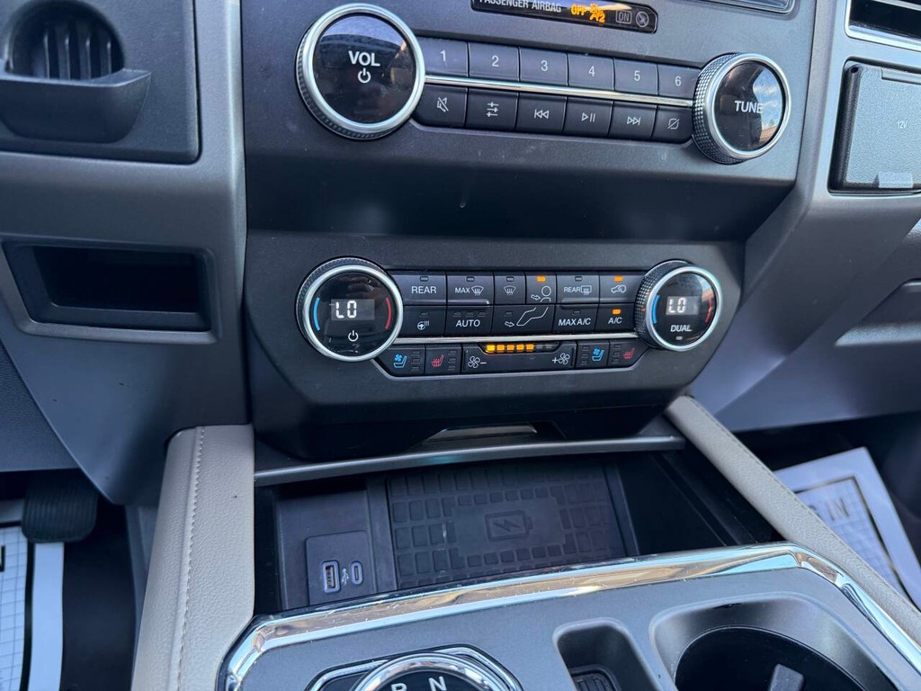 Ford Expedition Vehicle Full-screen Gallery Image 30