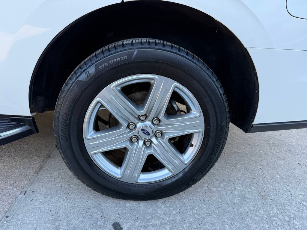 Ford Expedition Vehicle Full-screen Gallery Image 39