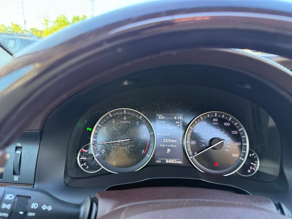 Lexus ES Vehicle Full-screen Gallery Image 32