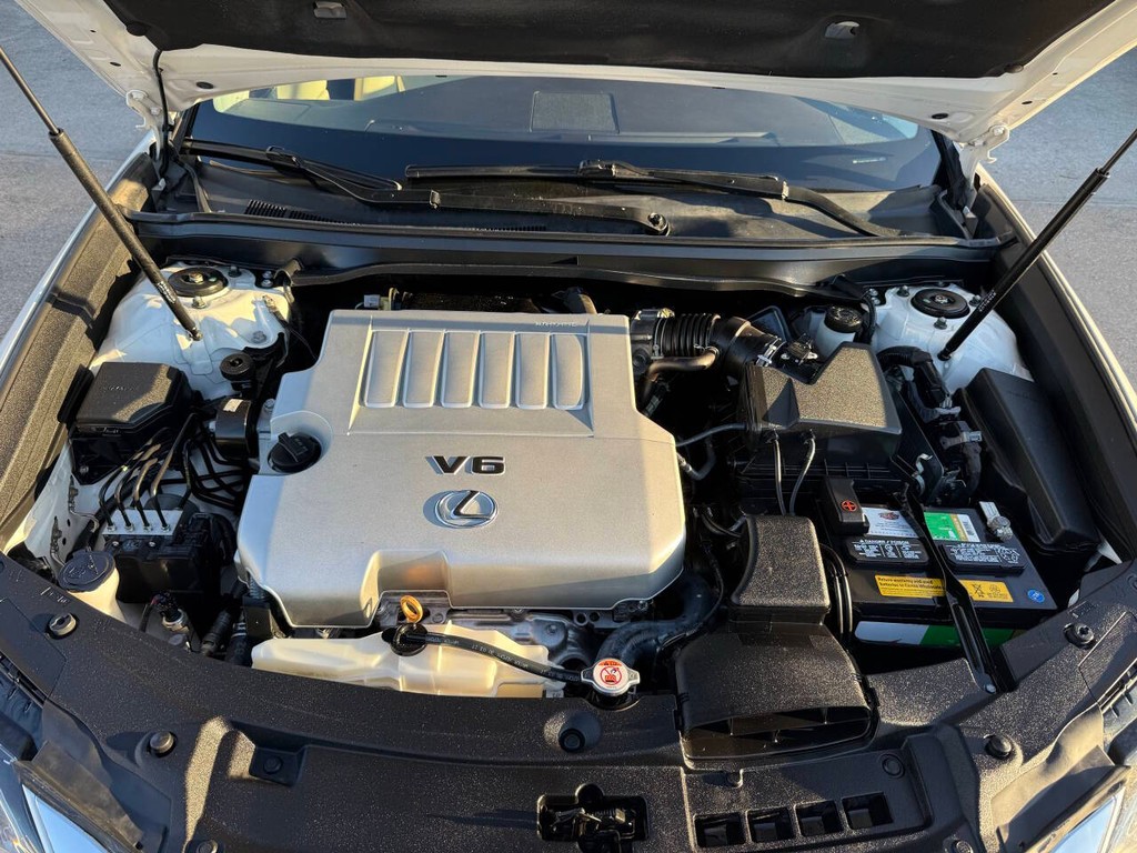 Lexus ES Vehicle Full-screen Gallery Image 35