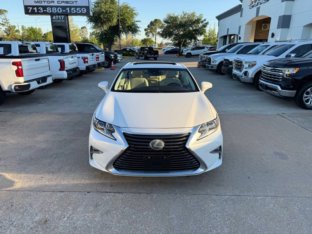 Lexus ES Vehicle Full-screen Gallery Image 39