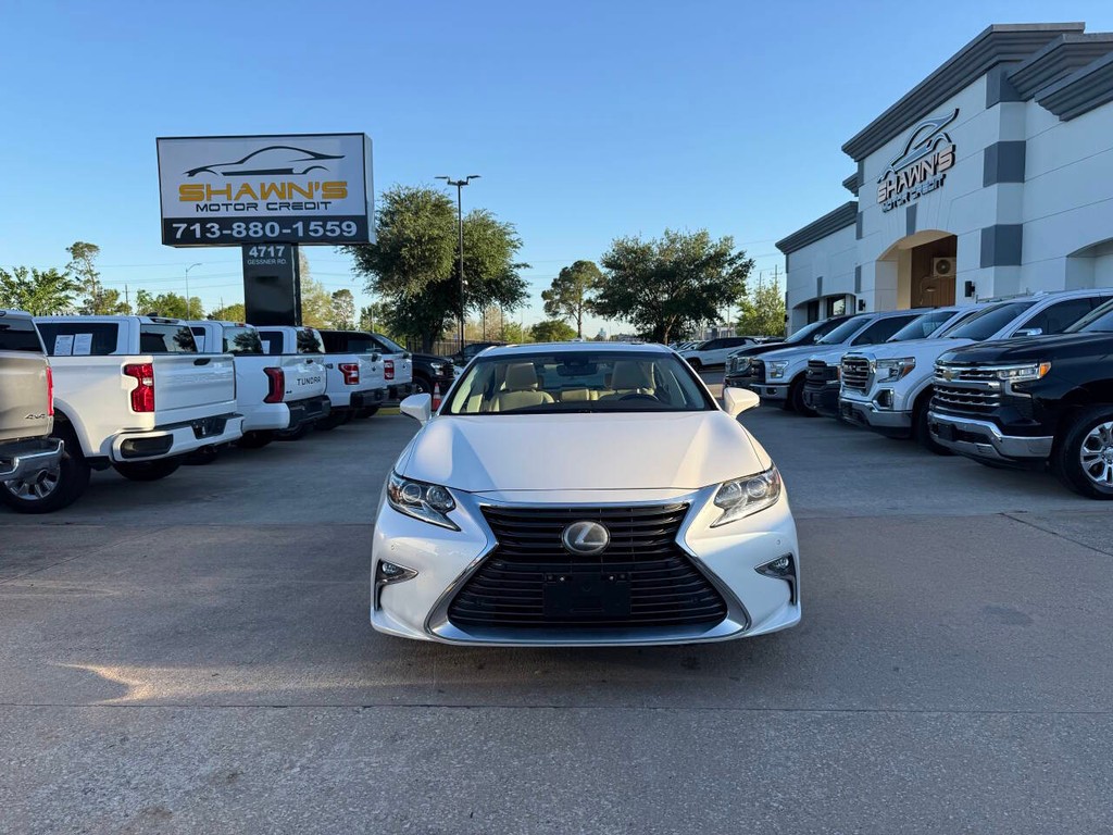 Lexus ES Vehicle Full-screen Gallery Image 40