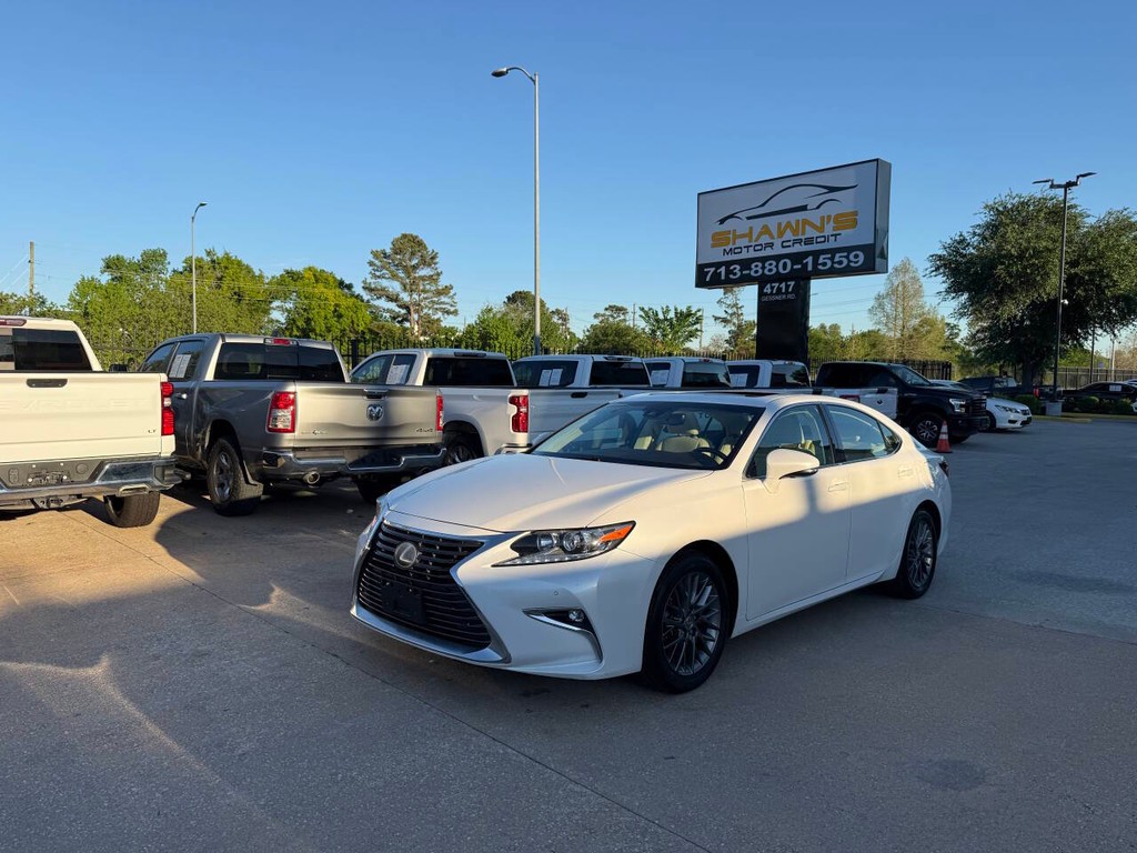 Lexus ES Vehicle Full-screen Gallery Image 43