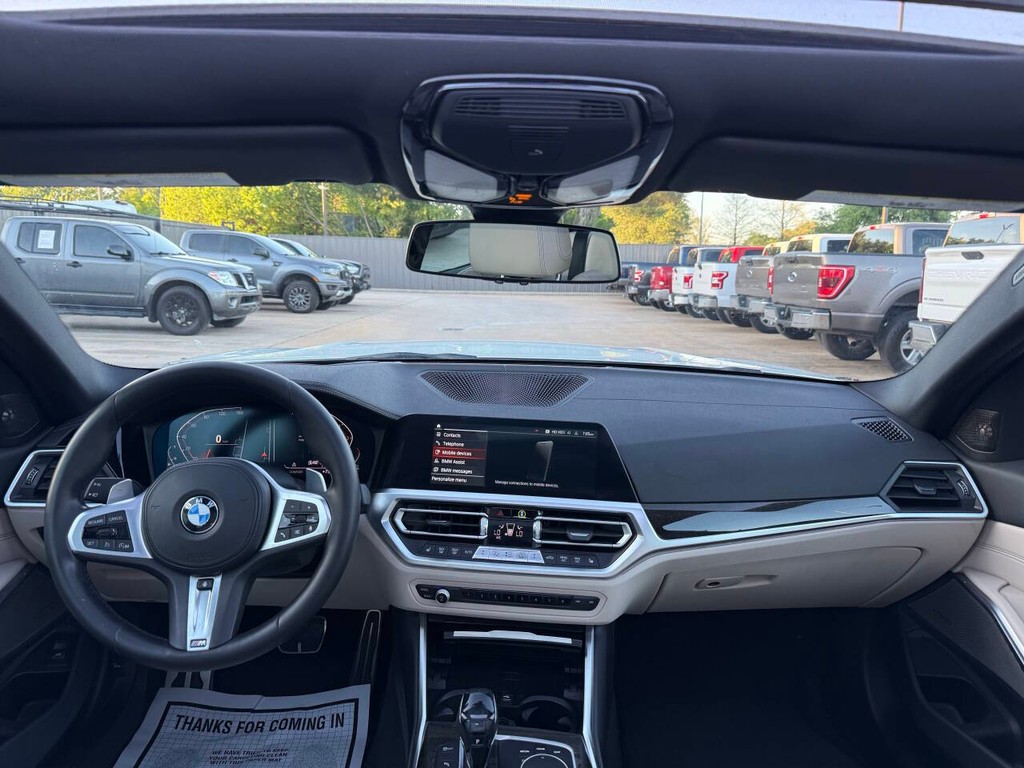 BMW 3 Series Vehicle Full-screen Gallery Image 17