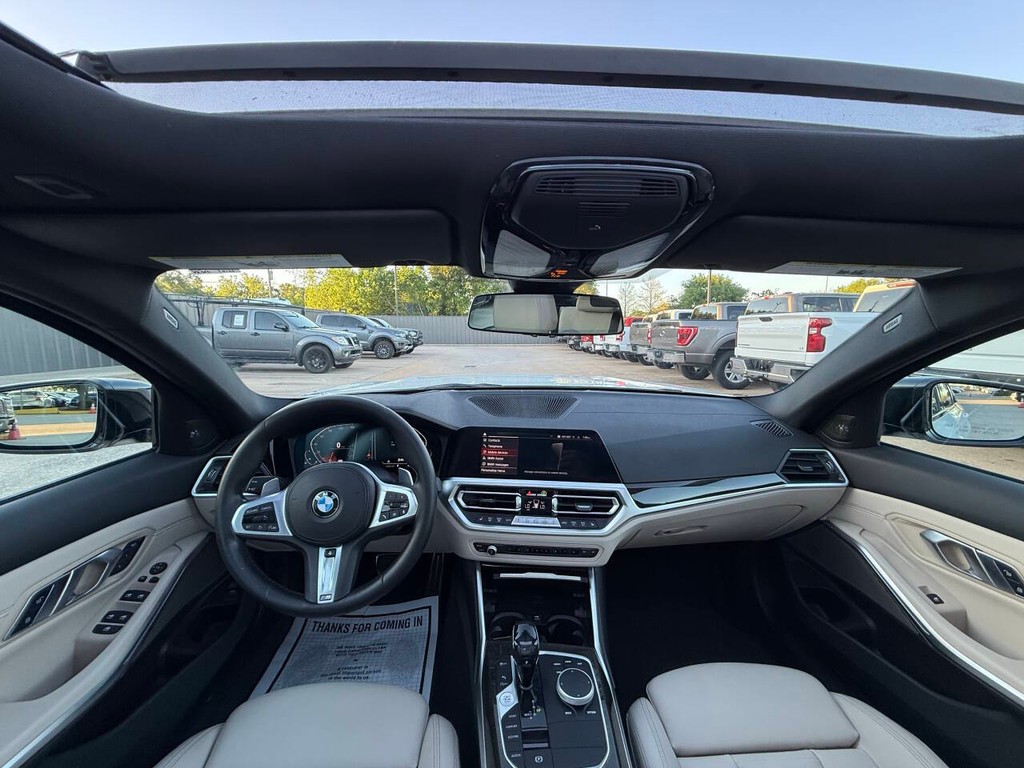 BMW 3 Series Vehicle Full-screen Gallery Image 18