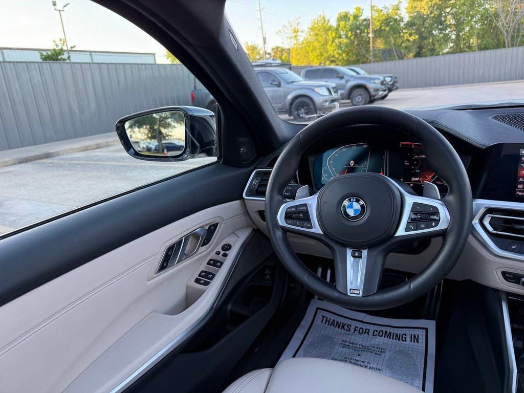 BMW 3 Series Vehicle Full-screen Gallery Image 19