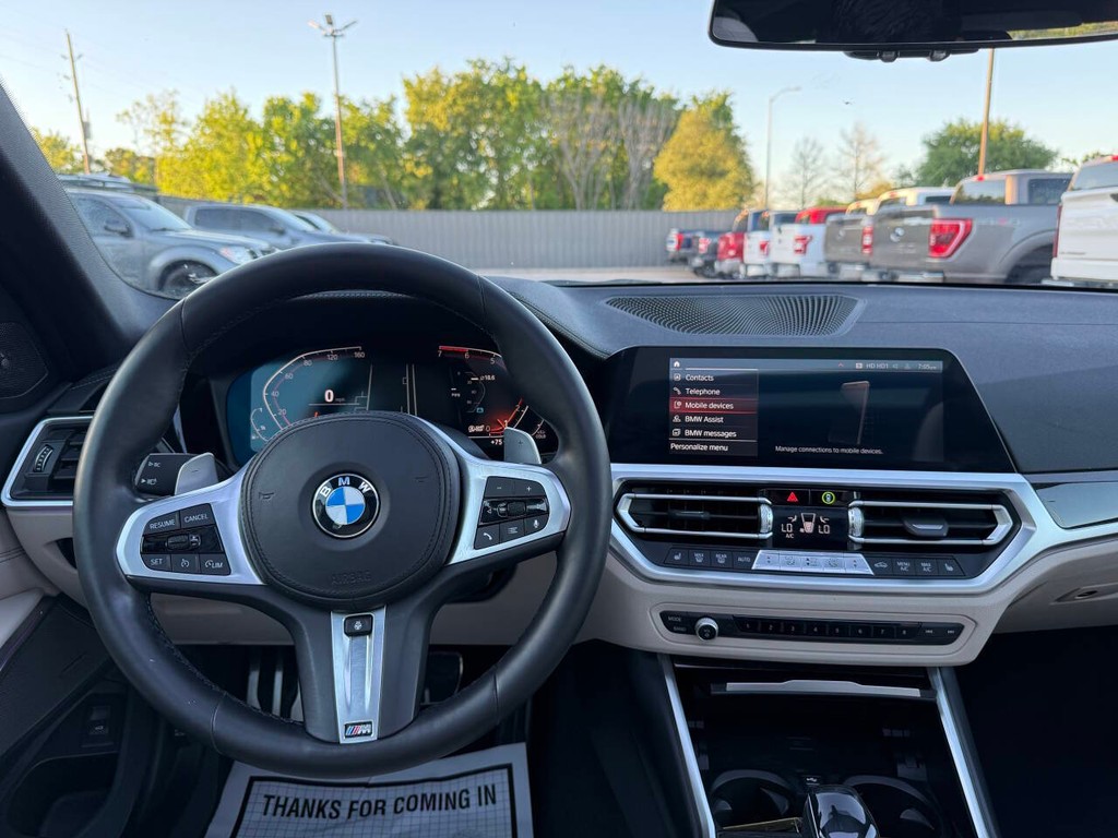 BMW 3 Series Vehicle Full-screen Gallery Image 21