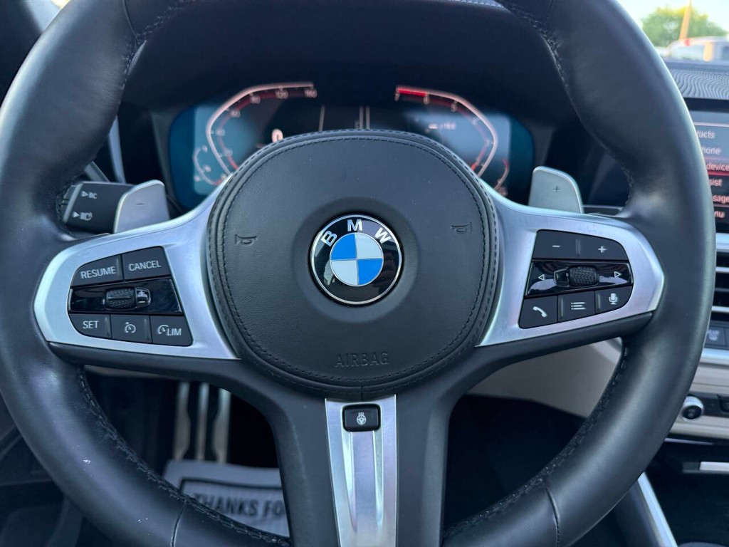 BMW 3 Series Vehicle Full-screen Gallery Image 23