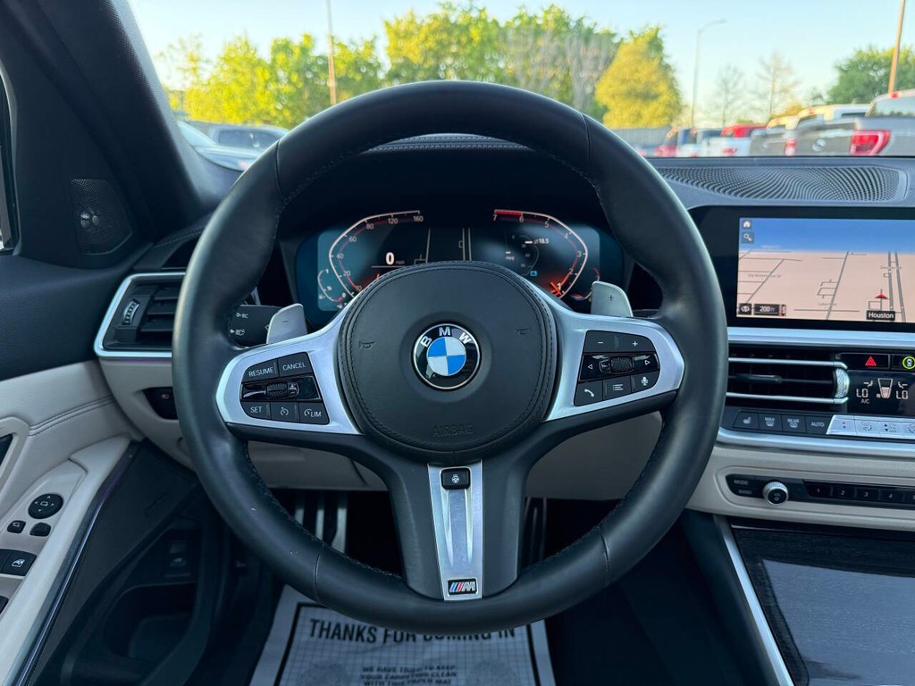 BMW 3 Series Vehicle Full-screen Gallery Image 25