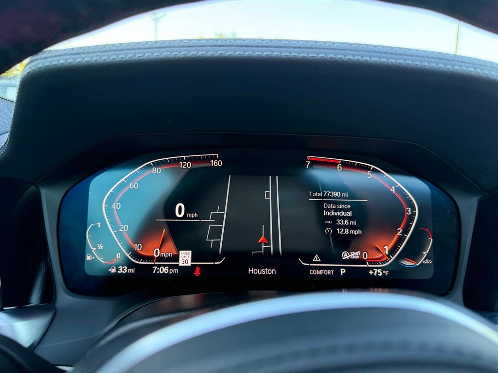 BMW 3 Series Vehicle Full-screen Gallery Image 34