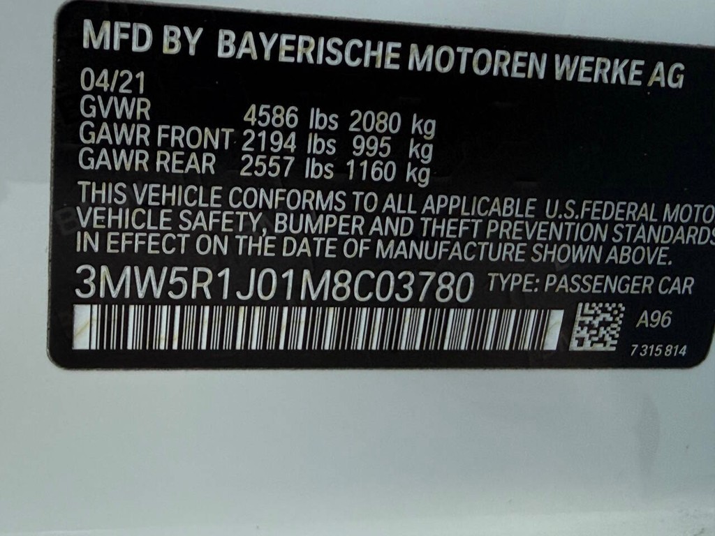 BMW 3 Series Vehicle Full-screen Gallery Image 36