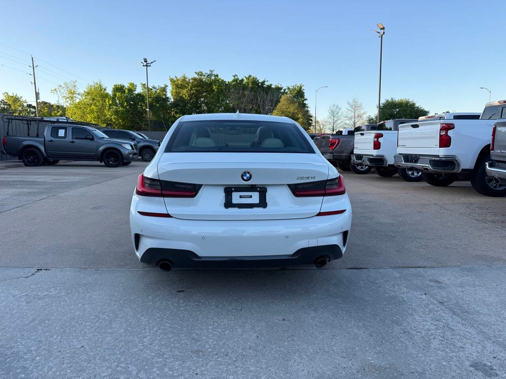 BMW 3 Series Vehicle Full-screen Gallery Image 41