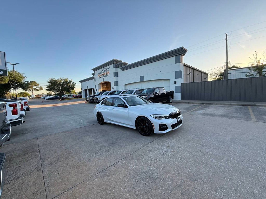 BMW 3 Series Vehicle Full-screen Gallery Image 46