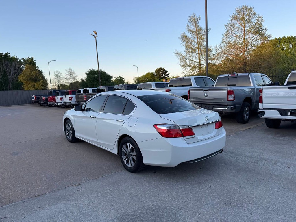 Honda Accord Sedan Vehicle Full-screen Gallery Image 04