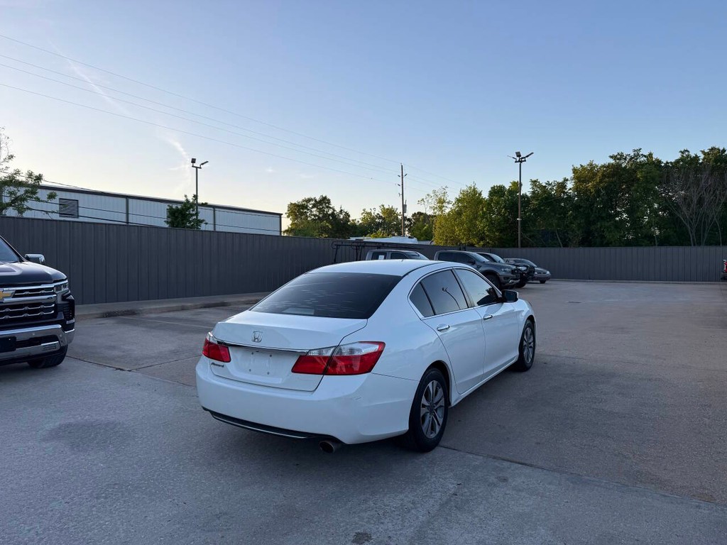 Honda Accord Sedan Vehicle Full-screen Gallery Image 05