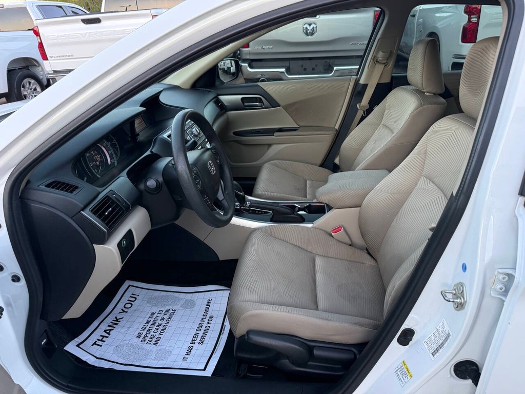 Honda Accord Sedan Vehicle Full-screen Gallery Image 07