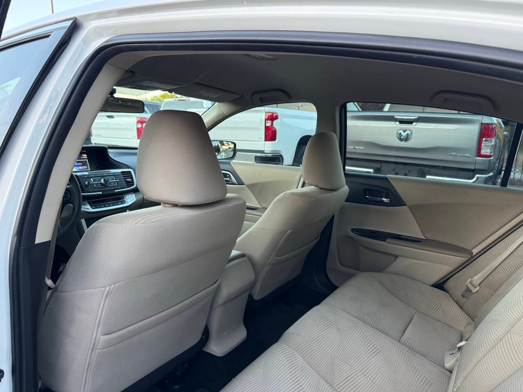 Honda Accord Sedan Vehicle Full-screen Gallery Image 12