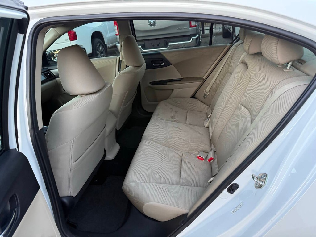 Honda Accord Sedan Vehicle Full-screen Gallery Image 13