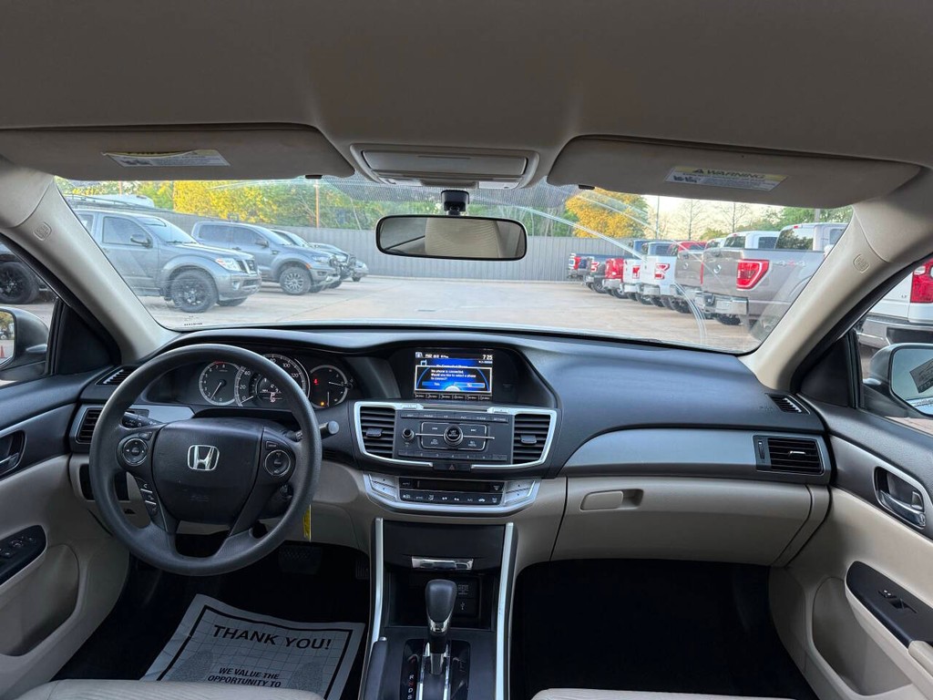 Honda Accord Sedan Vehicle Full-screen Gallery Image 17