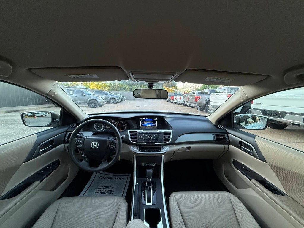 Honda Accord Sedan Vehicle Full-screen Gallery Image 18