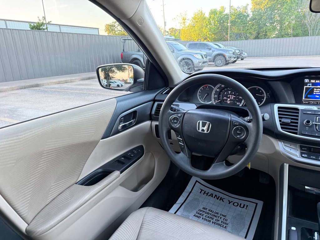 Honda Accord Sedan Vehicle Full-screen Gallery Image 19