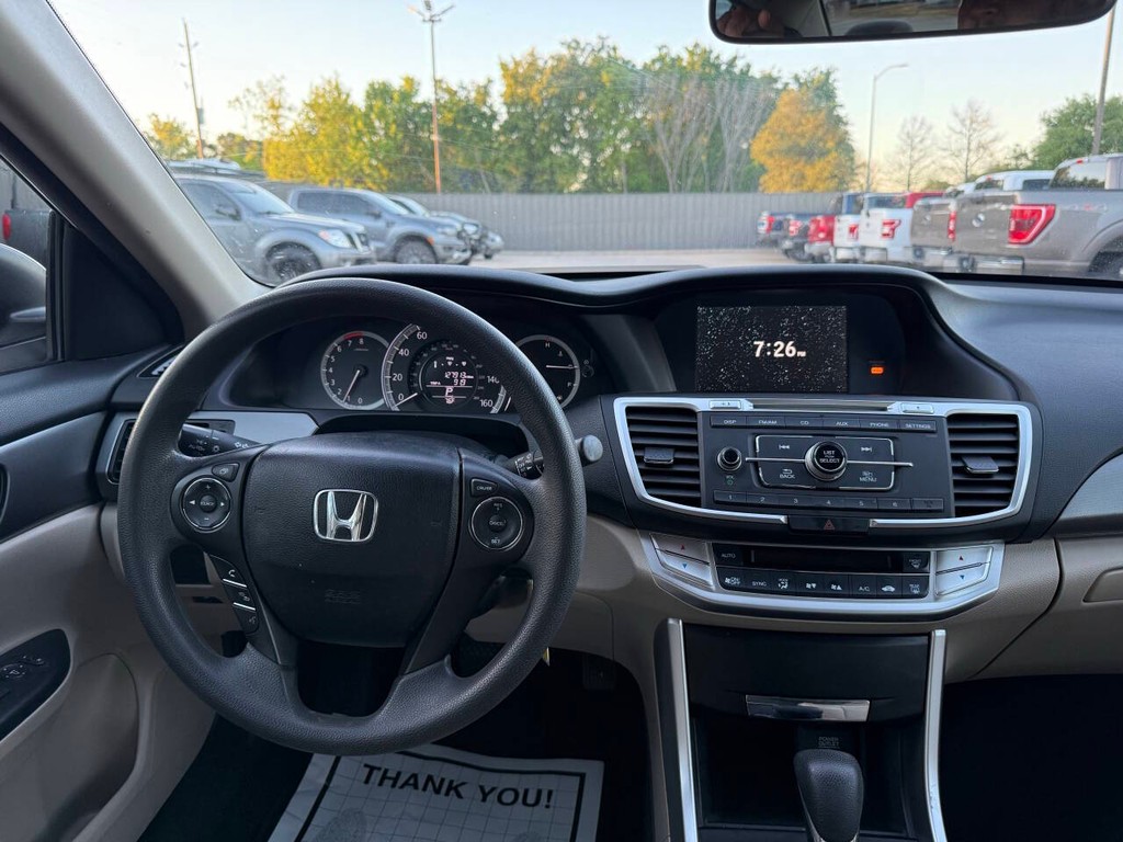 Honda Accord Sedan Vehicle Full-screen Gallery Image 21