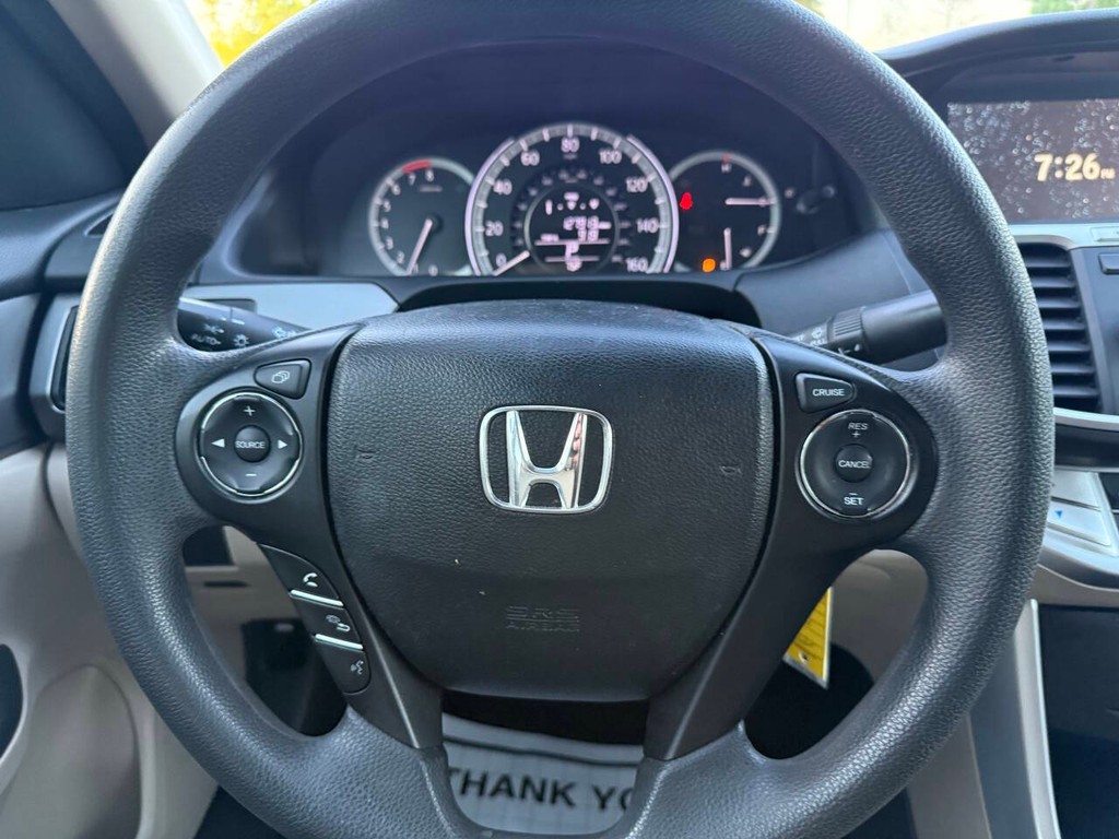 Honda Accord Sedan Vehicle Full-screen Gallery Image 23