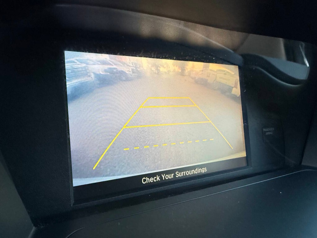 Honda Accord Sedan Vehicle Full-screen Gallery Image 26