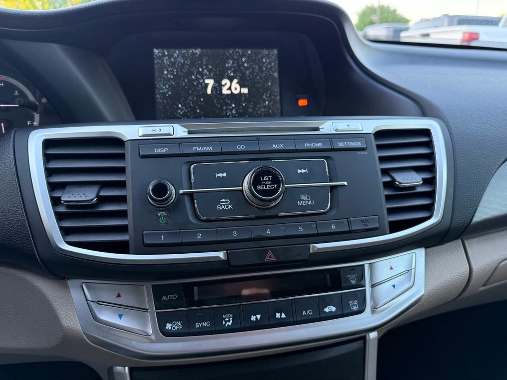 Honda Accord Sedan Vehicle Full-screen Gallery Image 27