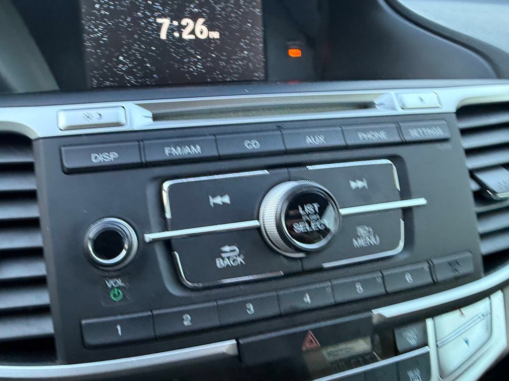 Honda Accord Sedan Vehicle Full-screen Gallery Image 28