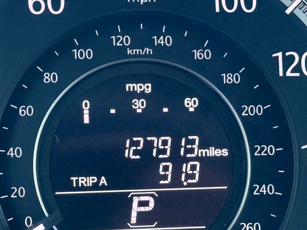 Honda Accord Sedan Vehicle Full-screen Gallery Image 31