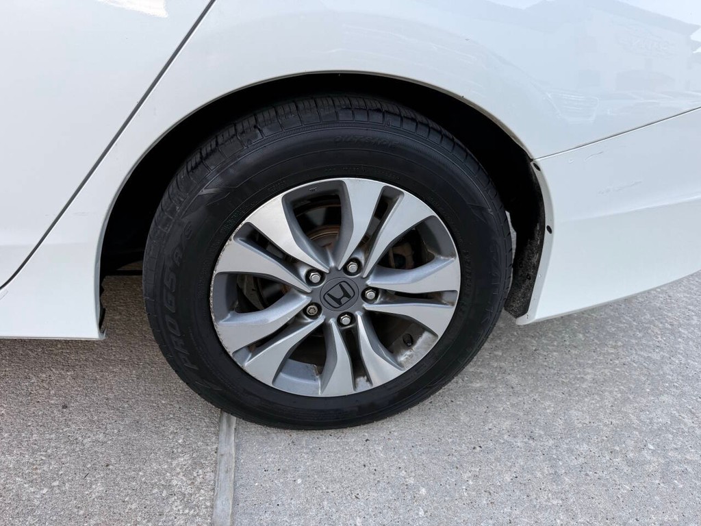 Honda Accord Sedan Vehicle Full-screen Gallery Image 36