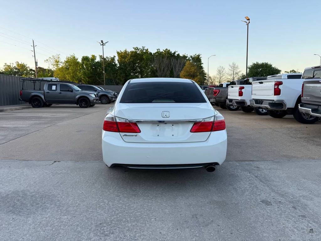 Honda Accord Sedan Vehicle Full-screen Gallery Image 38