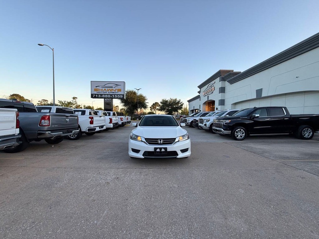 Honda Accord Sedan Vehicle Full-screen Gallery Image 41