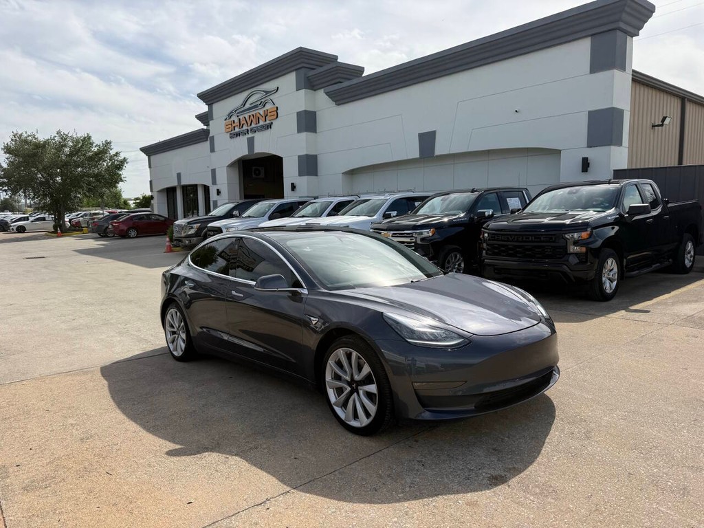 Tesla Model 3 Vehicle Full-screen Gallery Image 02