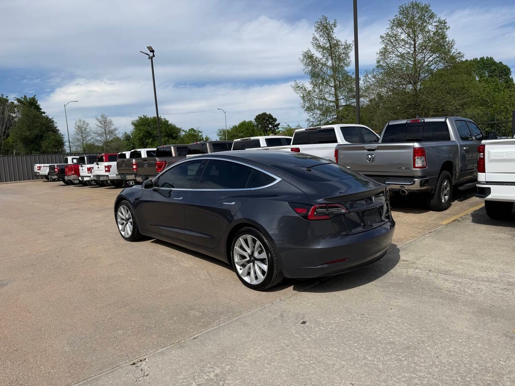 Tesla Model 3 Vehicle Full-screen Gallery Image 04