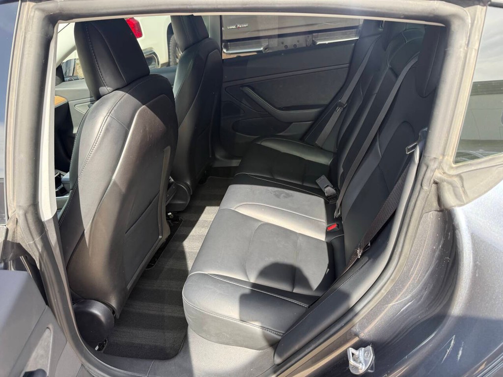 Tesla Model 3 Vehicle Full-screen Gallery Image 13