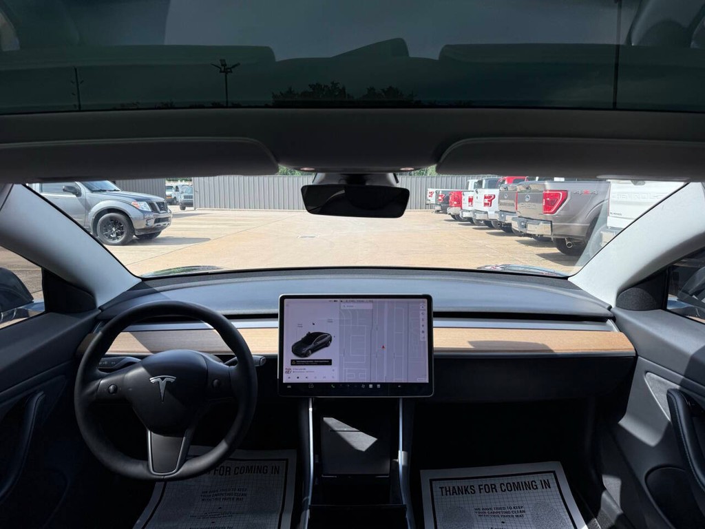Tesla Model 3 Vehicle Full-screen Gallery Image 17