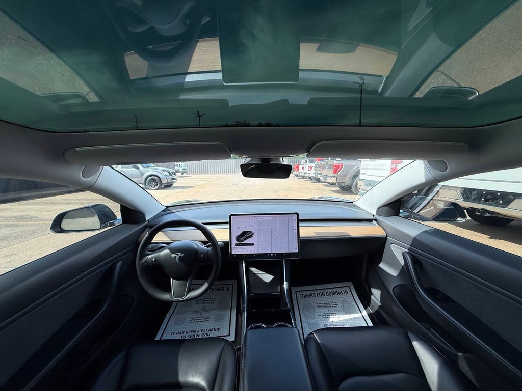 Tesla Model 3 Vehicle Full-screen Gallery Image 18