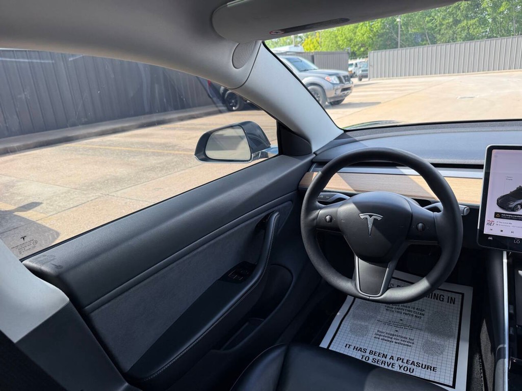 Tesla Model 3 Vehicle Full-screen Gallery Image 19