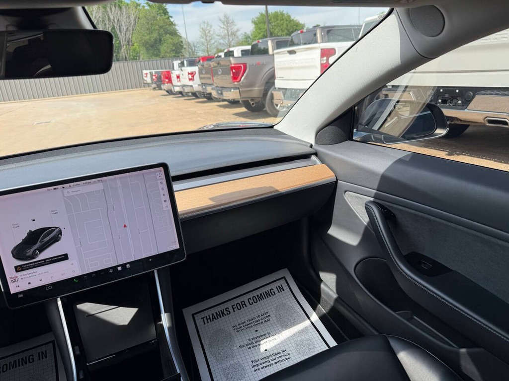 Tesla Model 3 Vehicle Full-screen Gallery Image 20