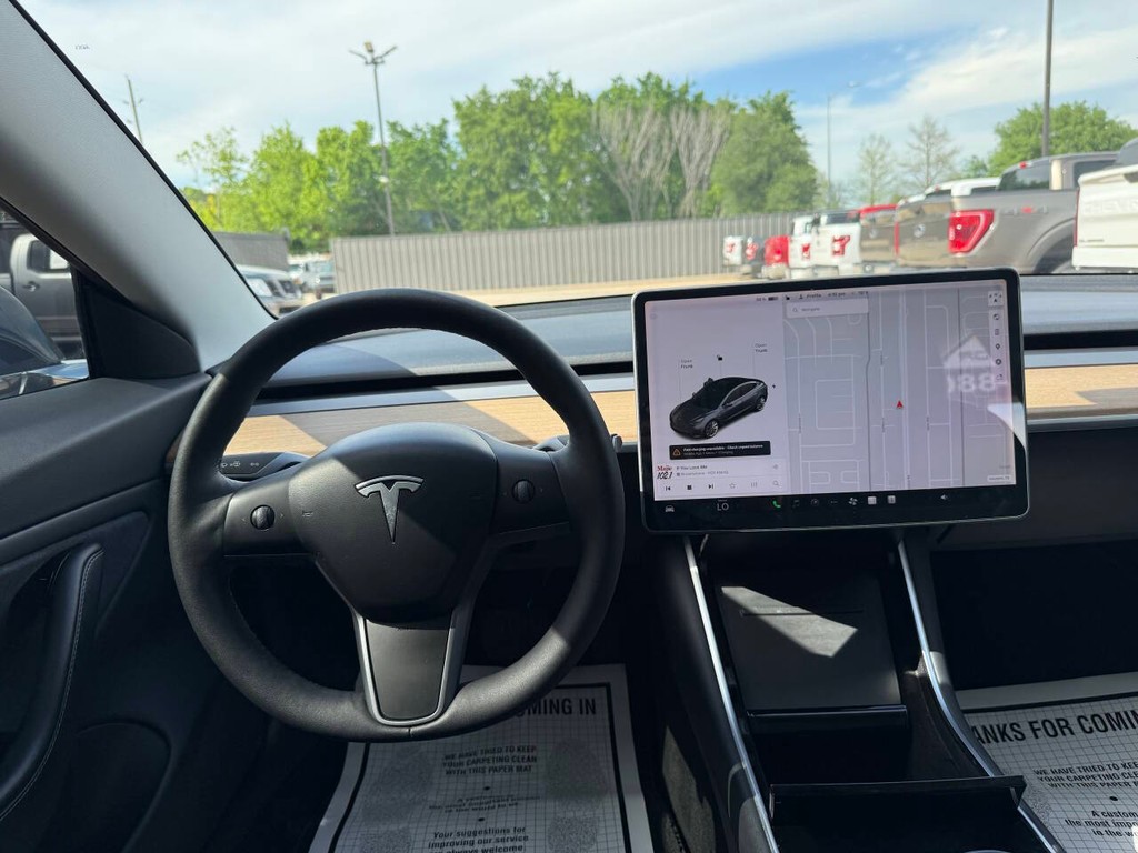 Tesla Model 3 Vehicle Full-screen Gallery Image 21