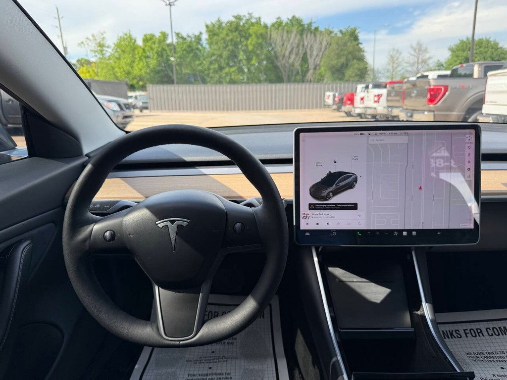 Tesla Model 3 Vehicle Full-screen Gallery Image 22