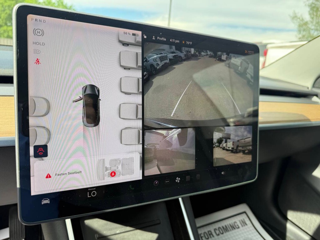 Tesla Model 3 Vehicle Full-screen Gallery Image 26