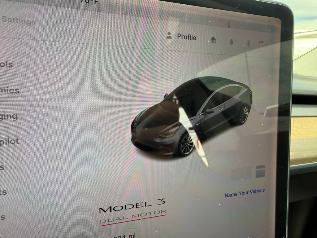 Tesla Model 3 Vehicle Full-screen Gallery Image 30