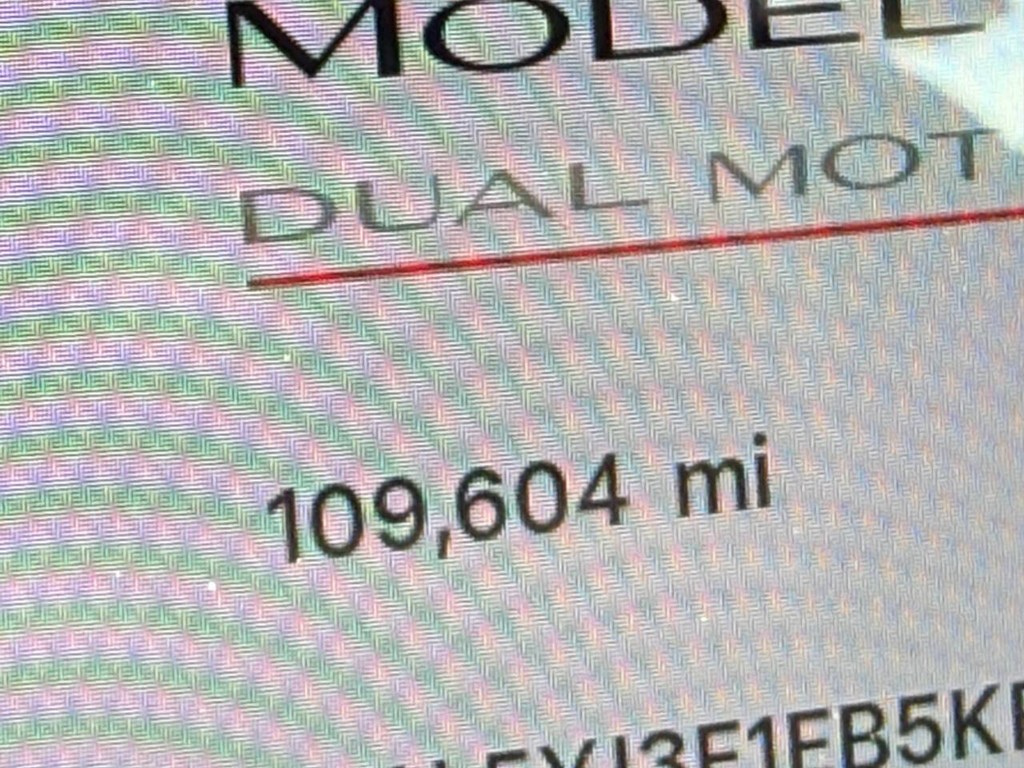 Tesla Model 3 Vehicle Full-screen Gallery Image 32