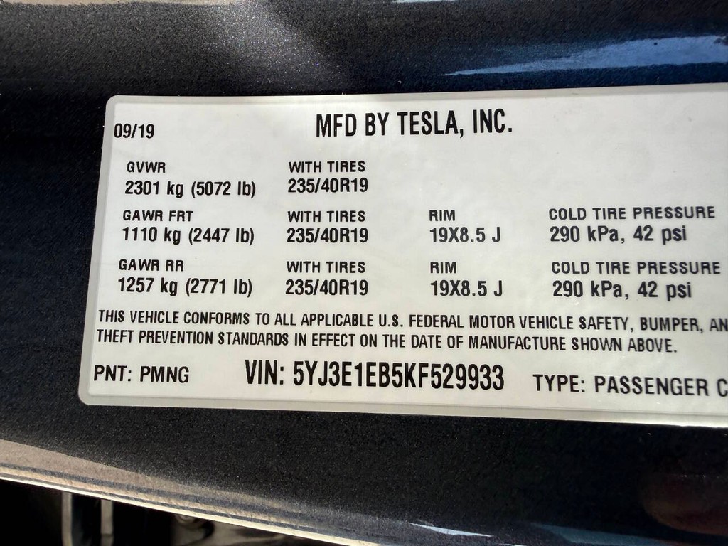 Tesla Model 3 Vehicle Full-screen Gallery Image 34