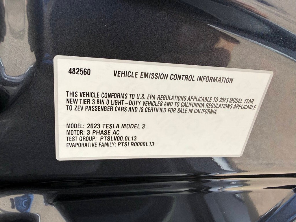 Tesla Model 3 Vehicle Full-screen Gallery Image 35