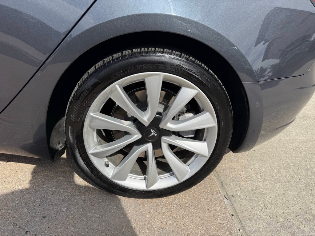 Tesla Model 3 Vehicle Full-screen Gallery Image 37