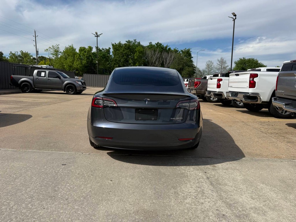 Tesla Model 3 Vehicle Full-screen Gallery Image 39